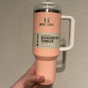 ❌SOLD ❌ Stanley 40 oz Quencher Tumbler - Peach